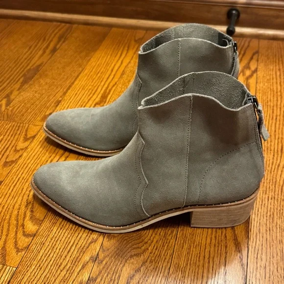 Crevo “Clara” Grey Suede Leather Booties Western size 9.5 worn once - Picture 3 of 10